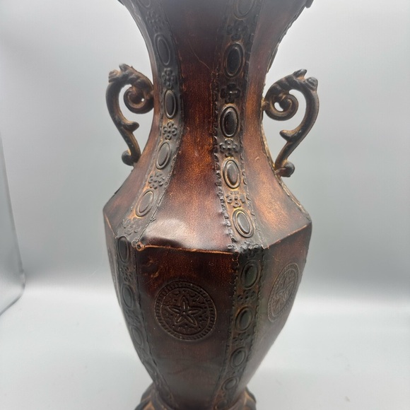 Vintage ornate metal vase - Picture 9 of 10